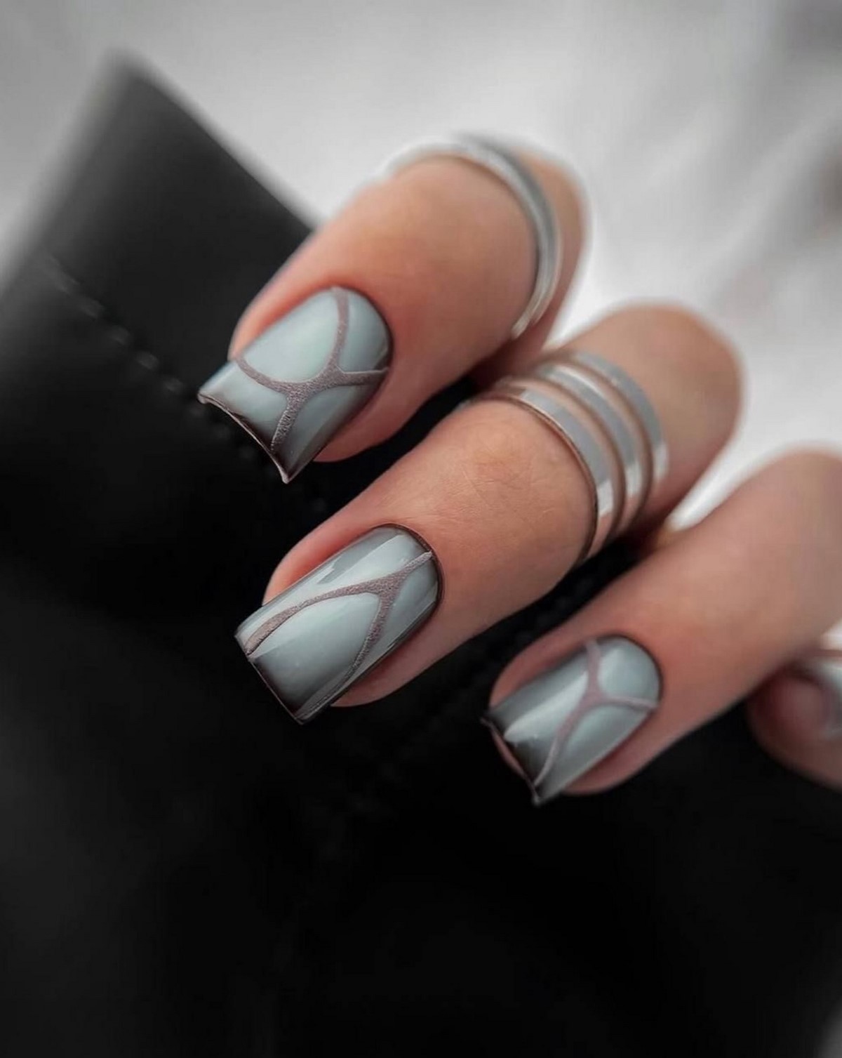 Денежный маникюр в феврале 2026 для удачи и богатства