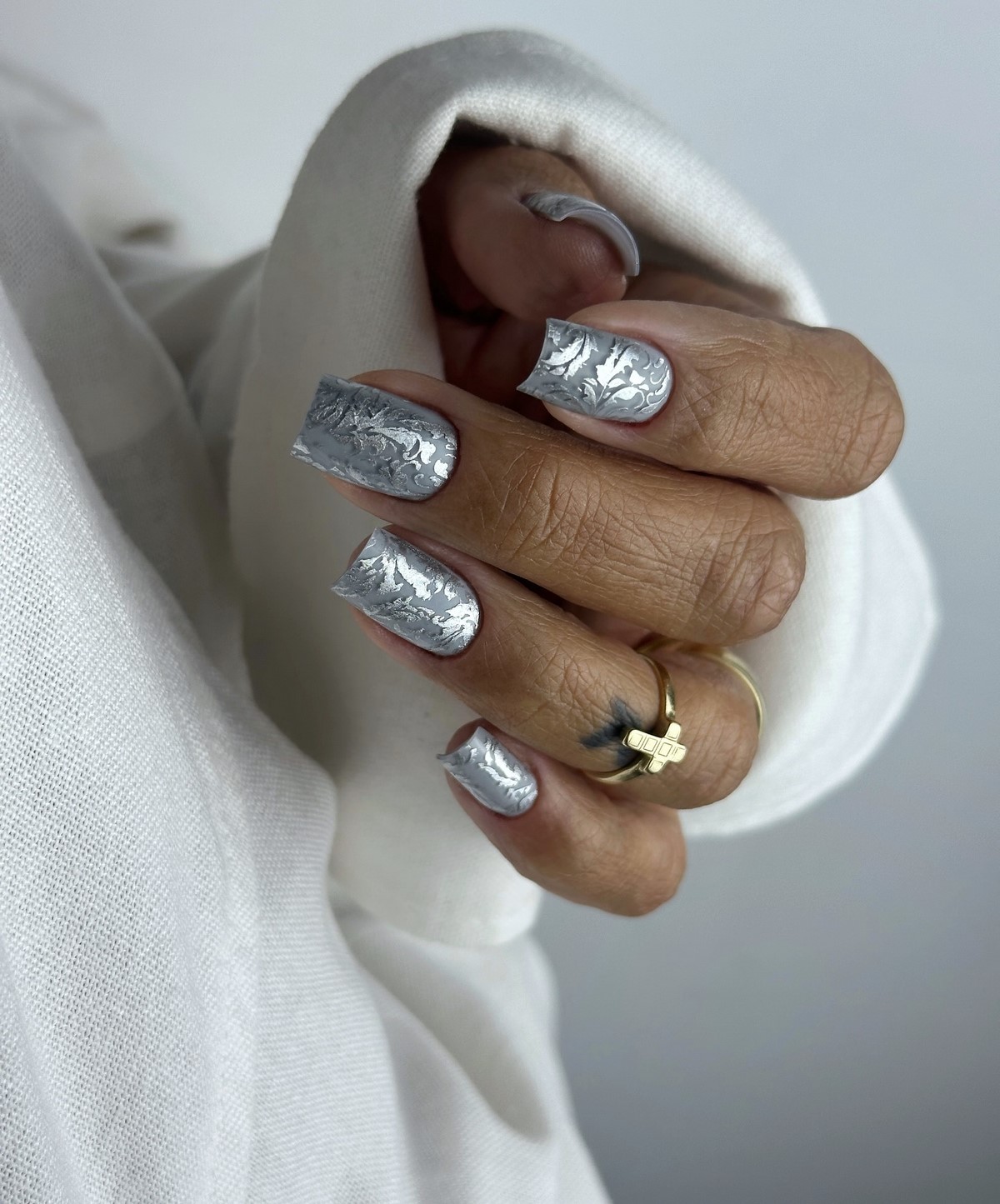 Денежный маникюр в феврале 2026 для удачи и богатства