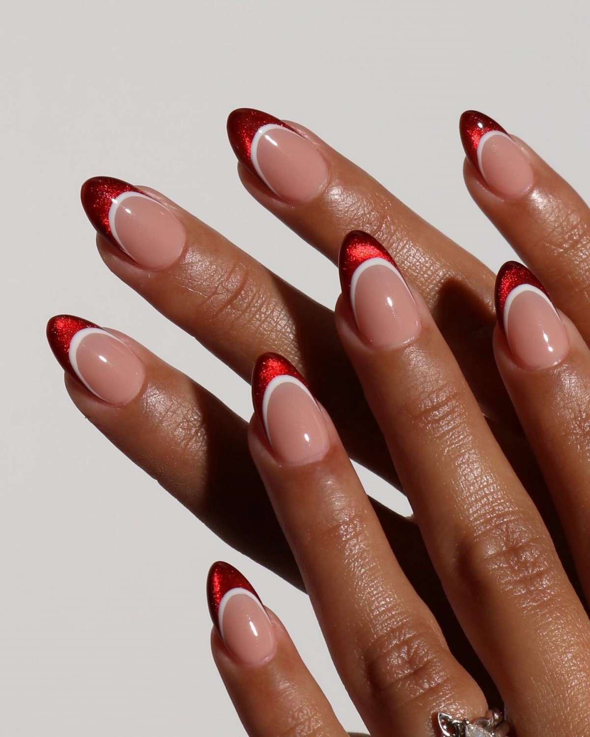 Денежный маникюр в феврале 2026 для удачи и богатства