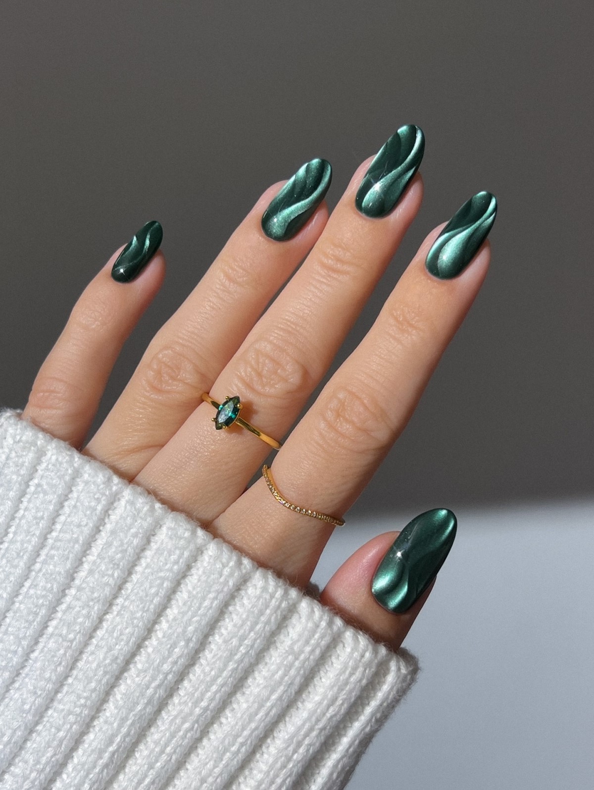 Денежный маникюр в феврале 2026 для удачи и богатства