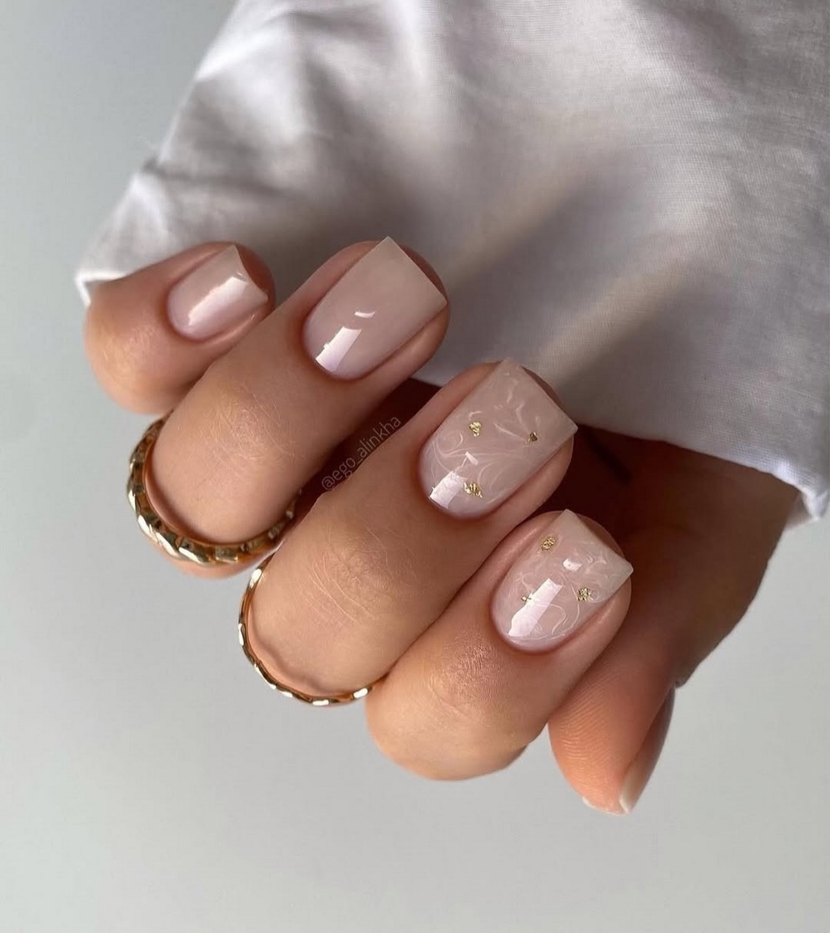 Денежный маникюр в феврале 2026 для удачи и богатства