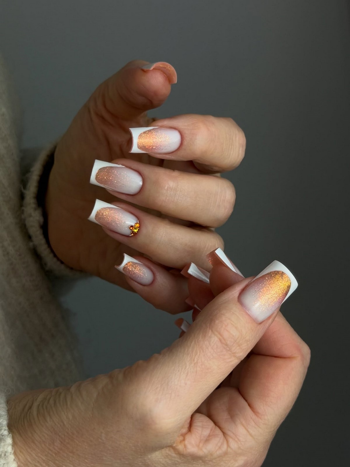 Денежный маникюр в феврале 2026 для удачи и богатства