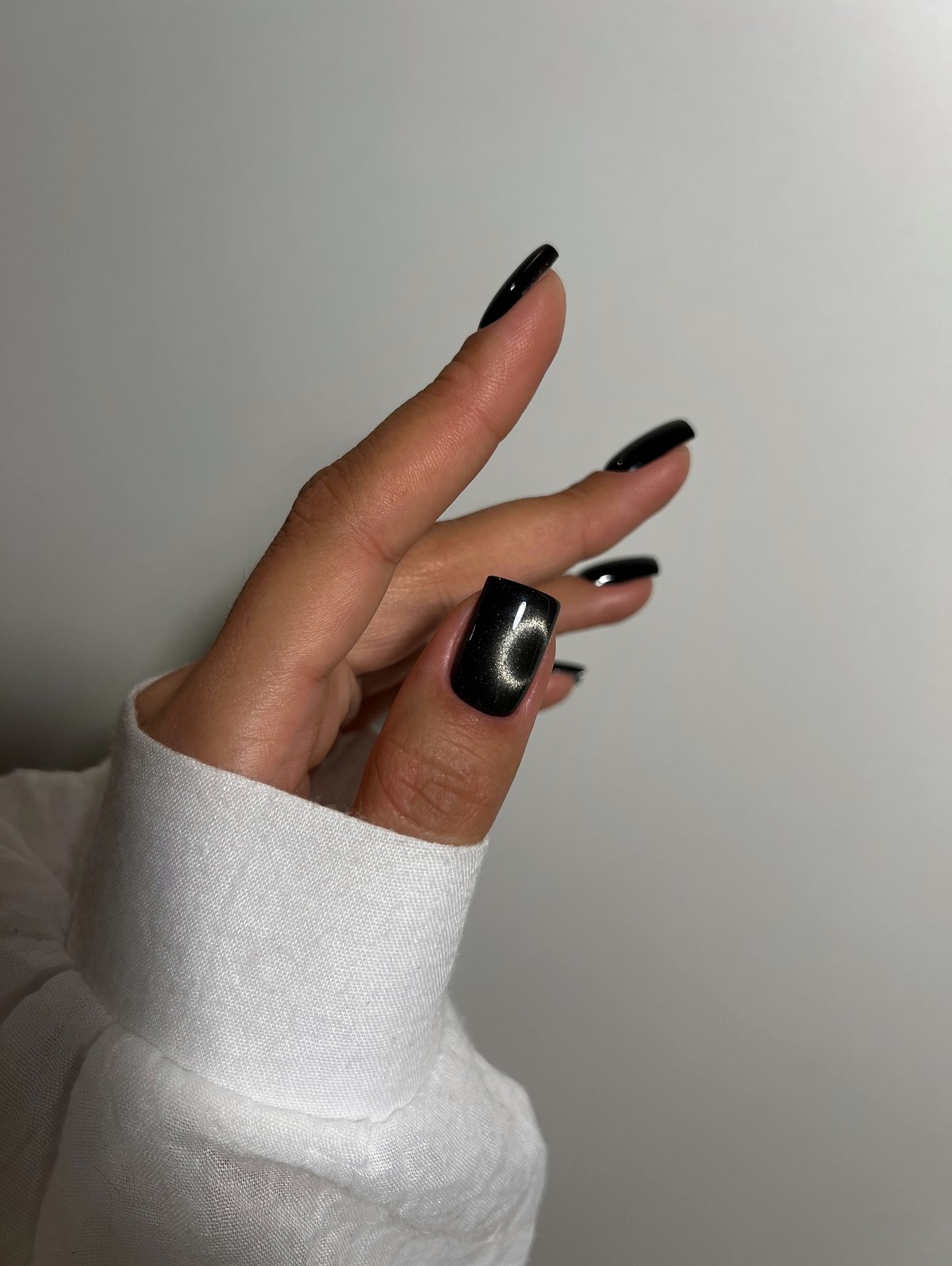 Денежный маникюр в феврале 2026 для удачи и богатства