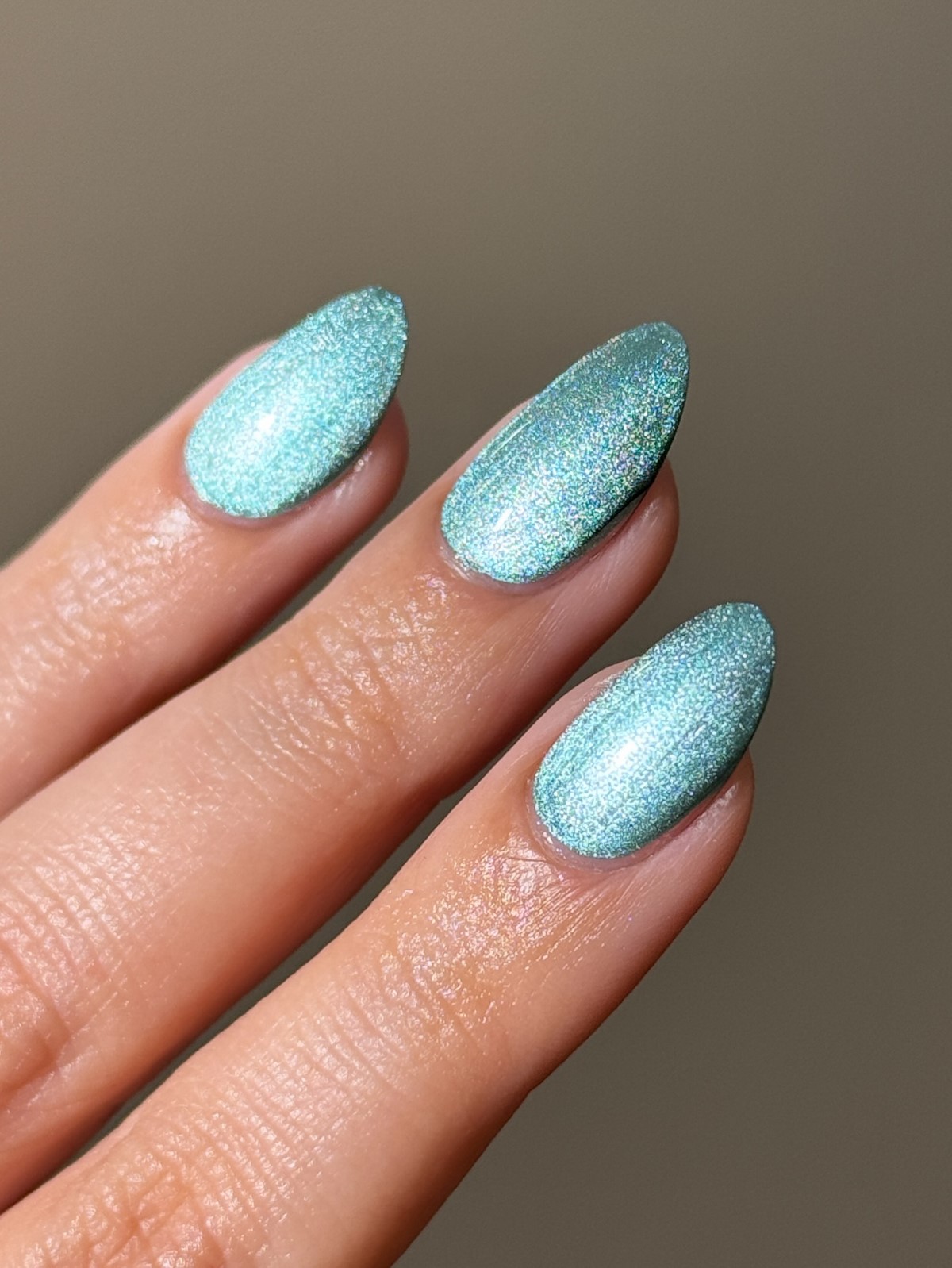 Денежный маникюр в феврале 2026 для удачи и богатства