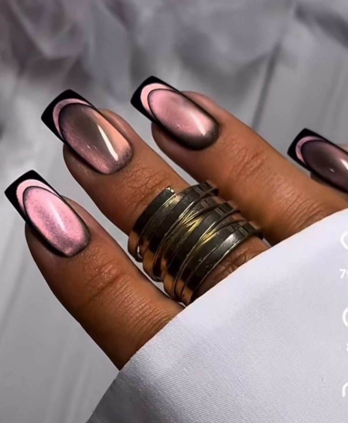 Денежный маникюр в феврале 2026 для удачи и богатства