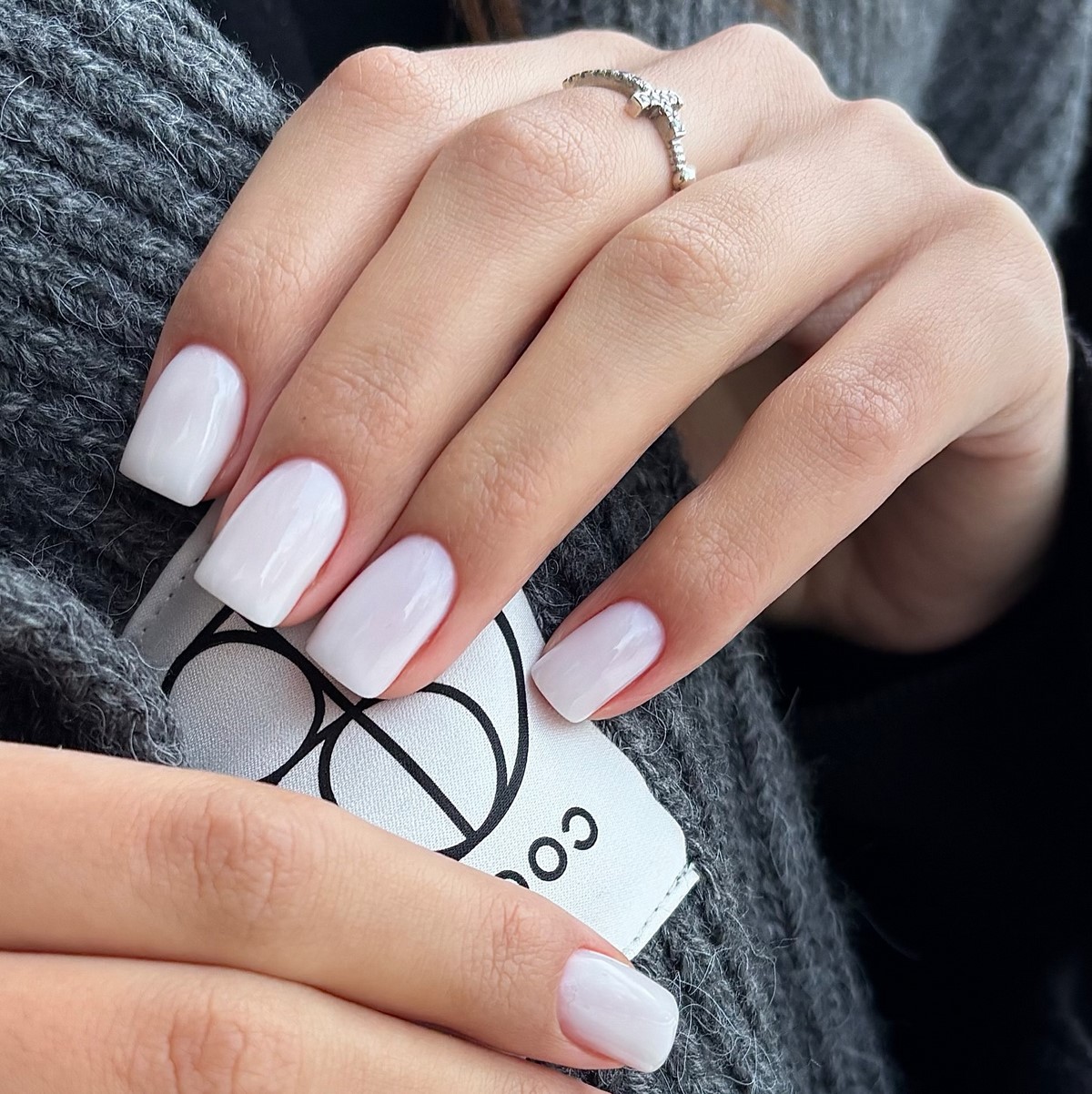 Цвета ногтей на 2026 год, которые делают руки ухоженными