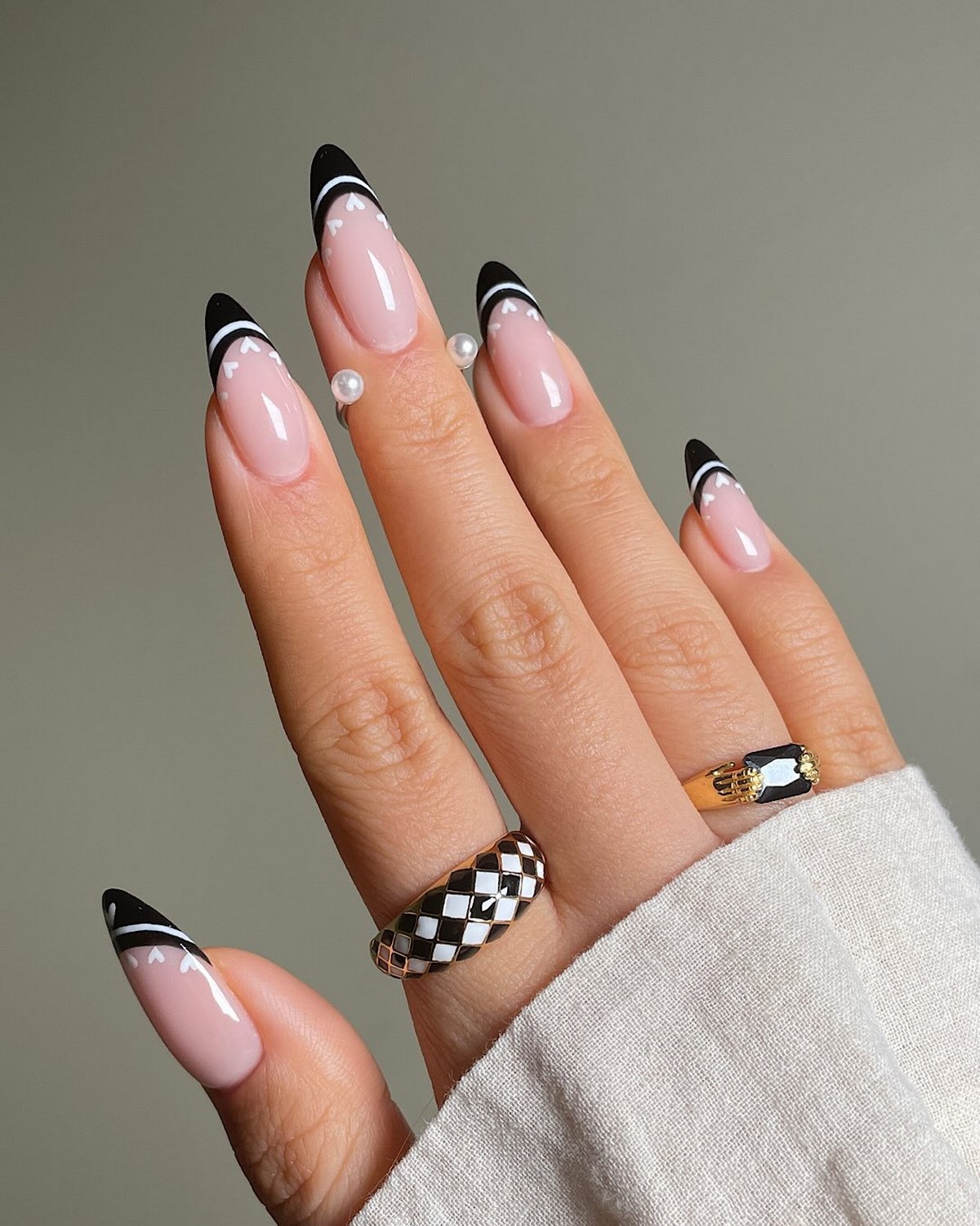 Сердечки на ногтях в феврале 2026: романтика на максимум