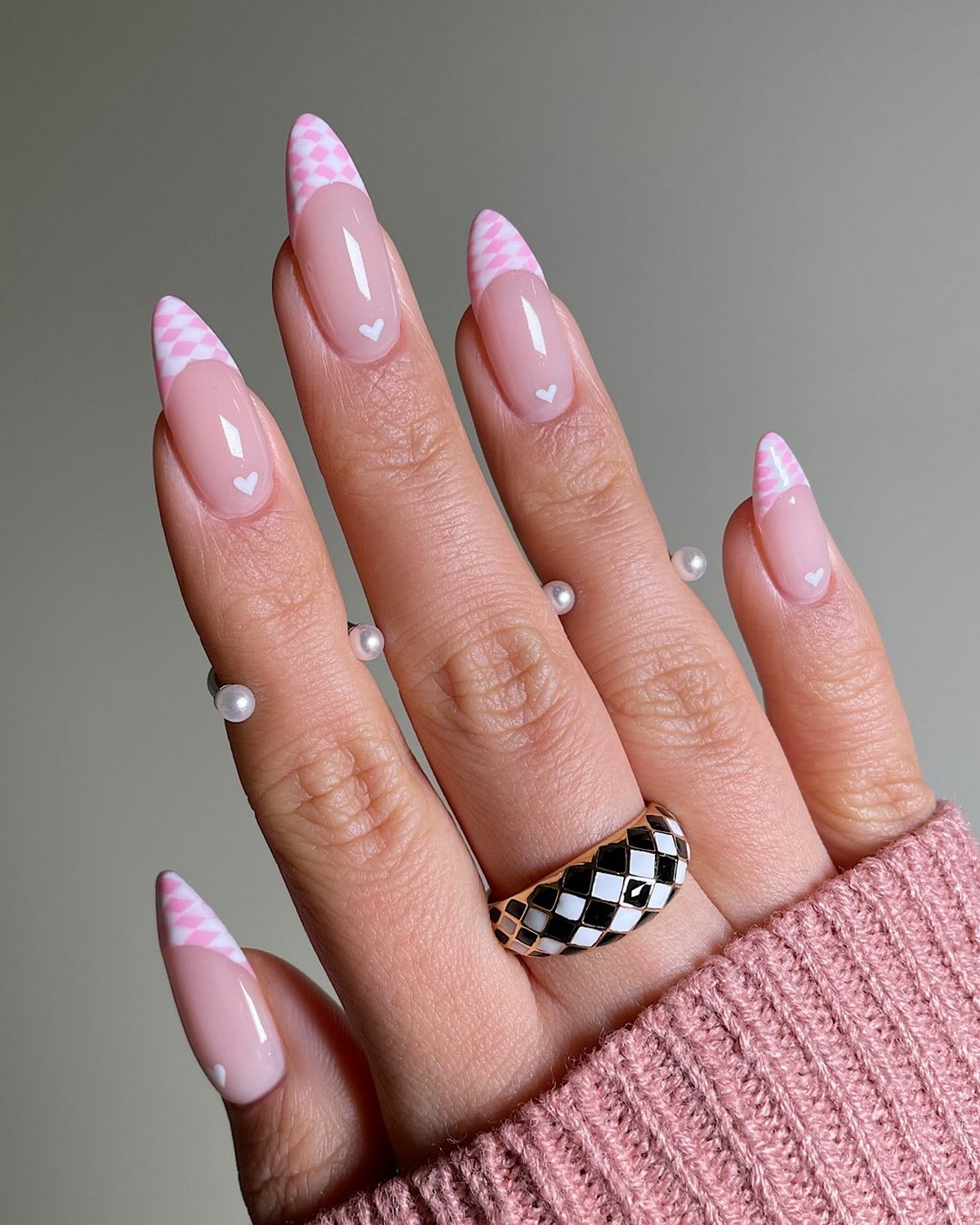 Сердечки на ногтях в феврале 2026: романтика на максимум