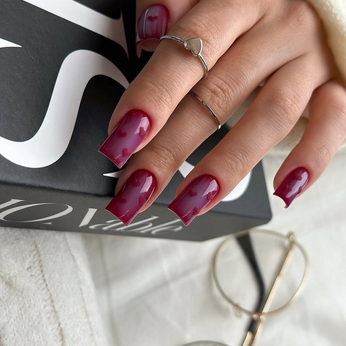 Сердечки на ногтях в феврале 2026: романтика на максимум