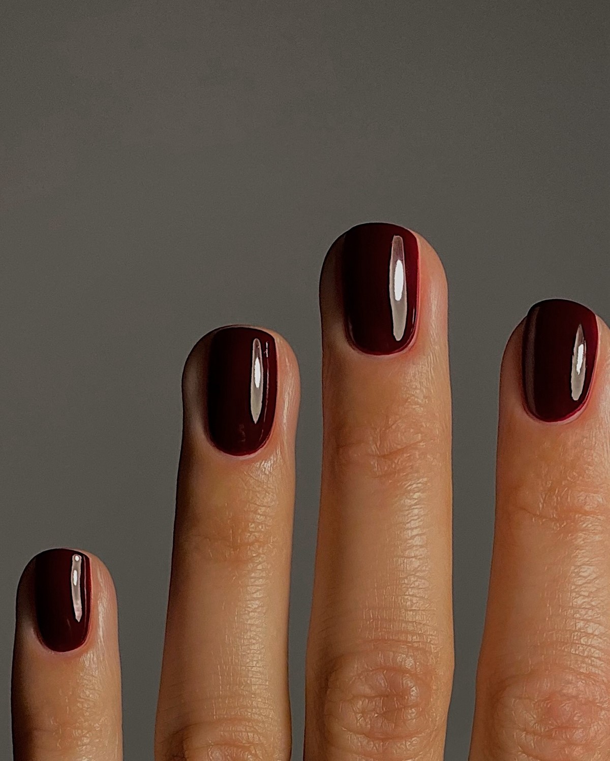 Цвета ногтей на 2026 год, которые делают руки ухоженными