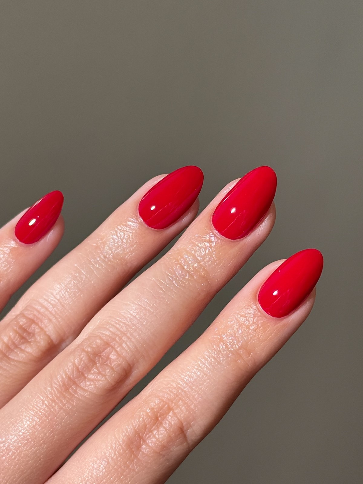 Цвета ногтей на 2026 год, которые делают руки ухоженными