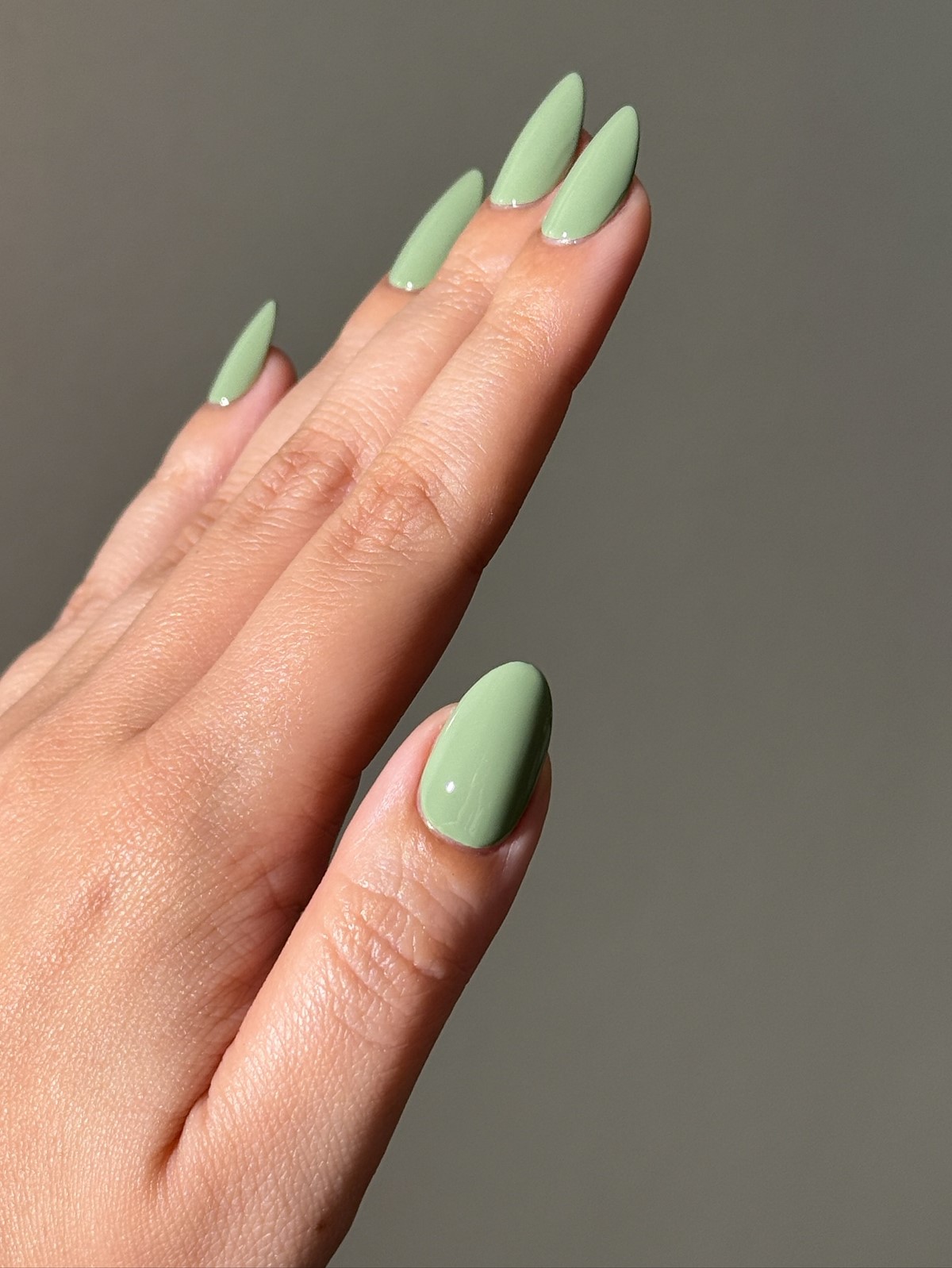 Цвета ногтей на 2026 год, которые делают руки ухоженными