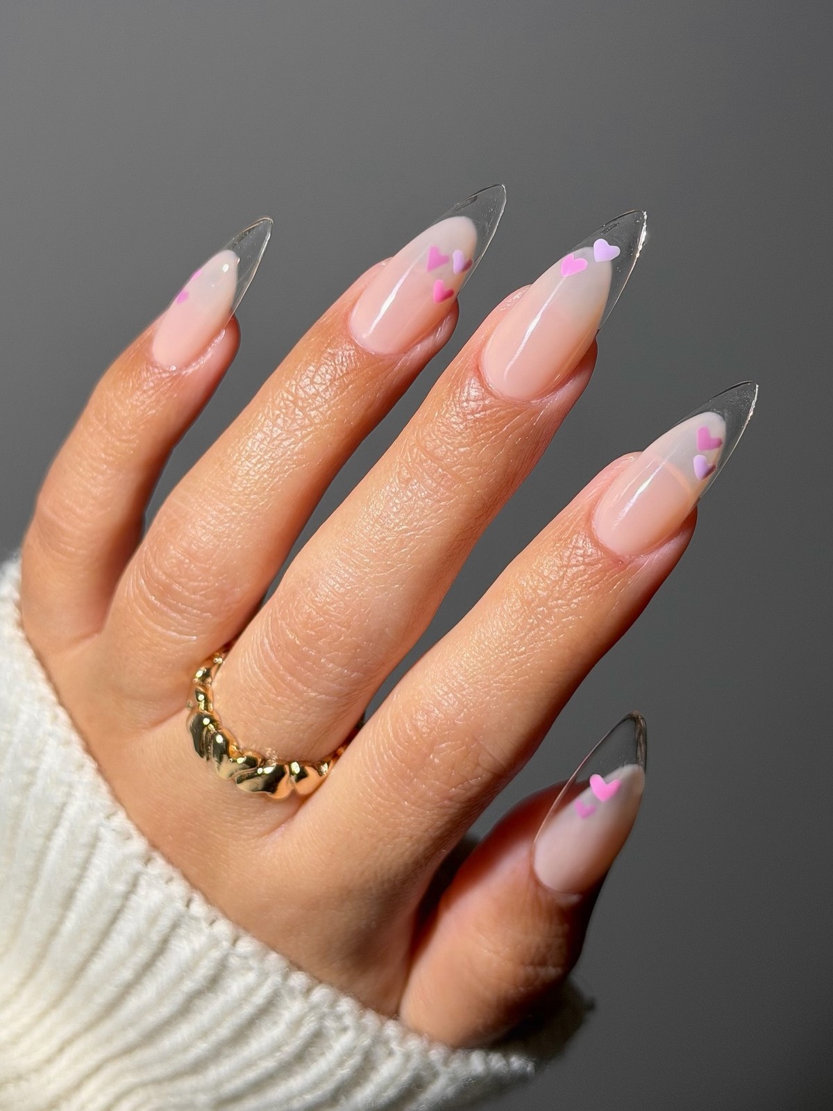 Сердечки на ногтях в феврале 2026: романтика на максимум