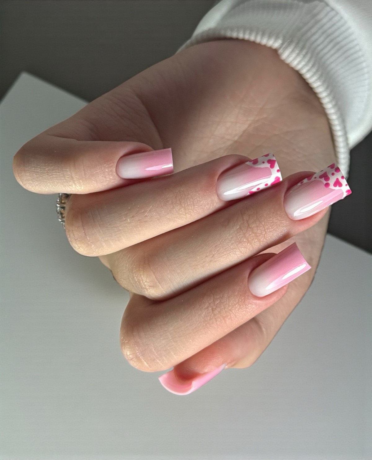 Сердечки на ногтях в феврале 2026: романтика на максимум