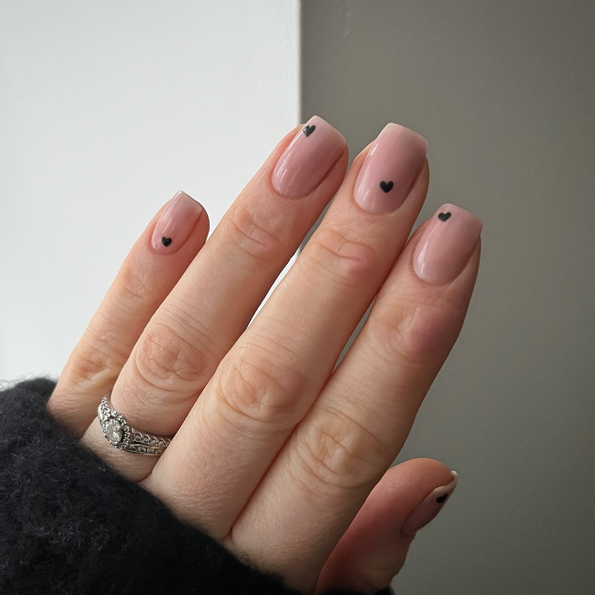 Сердечки на ногтях в феврале 2026: романтика на максимум