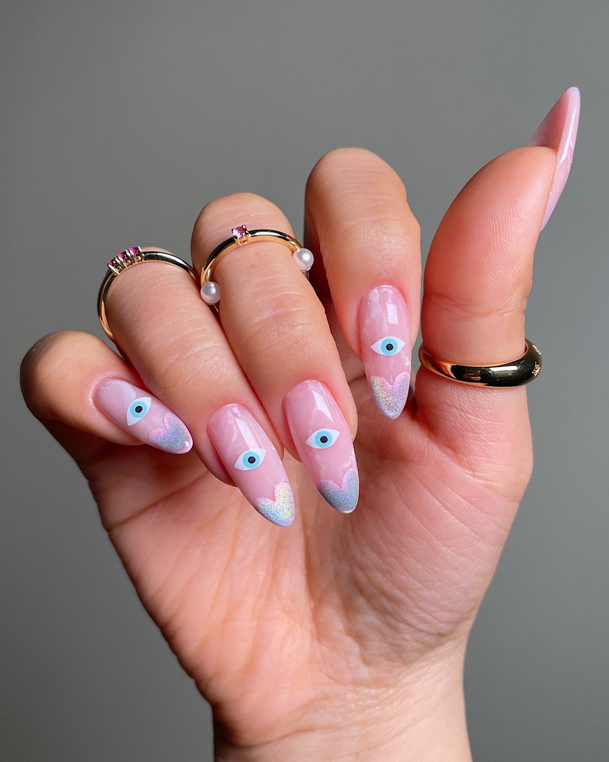 Сердечки на ногтях в феврале 2026: романтика на максимум