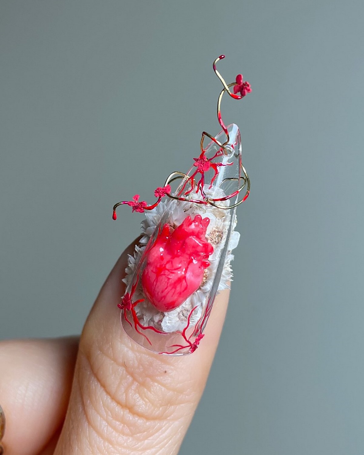 Сердечки на ногтях в феврале 2026: романтика на максимум