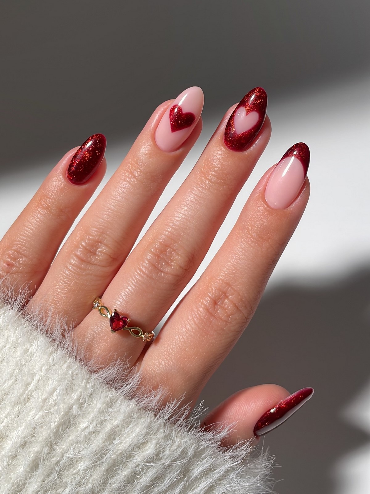 Сердечки на ногтях в феврале 2026: романтика на максимум