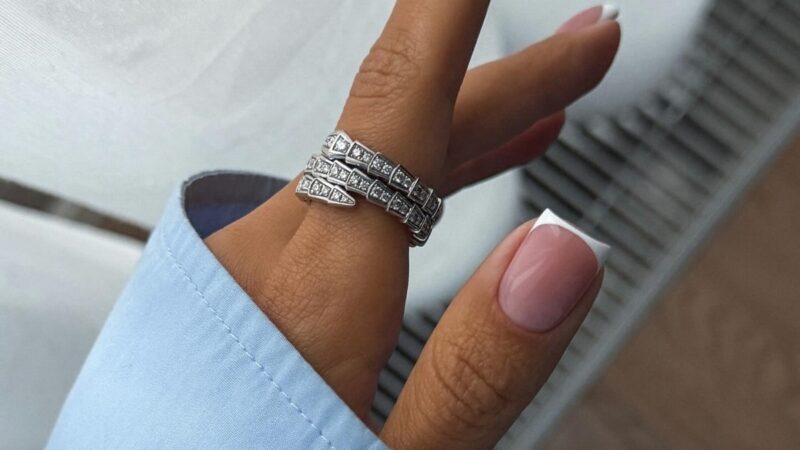 Френч для офиса: универсальный маникюр без лишнего декора