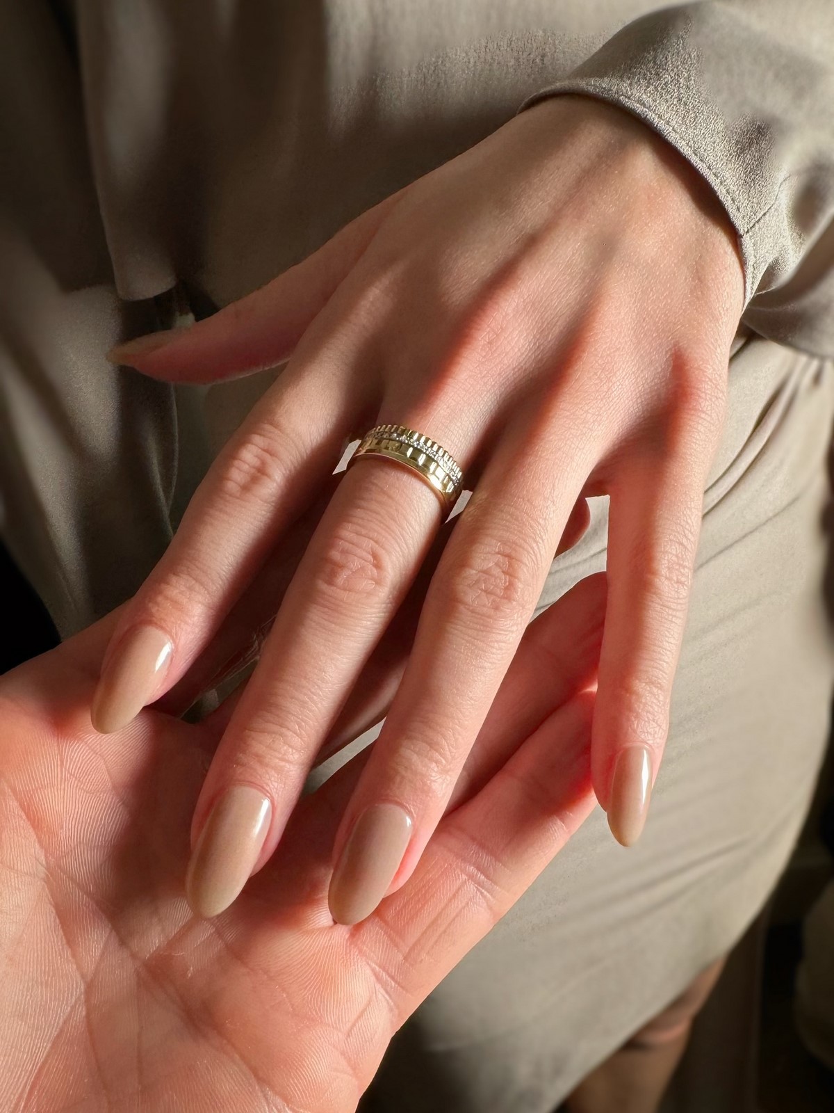 Маникюр и стиль: как подружить лак и гардероб без лишнего