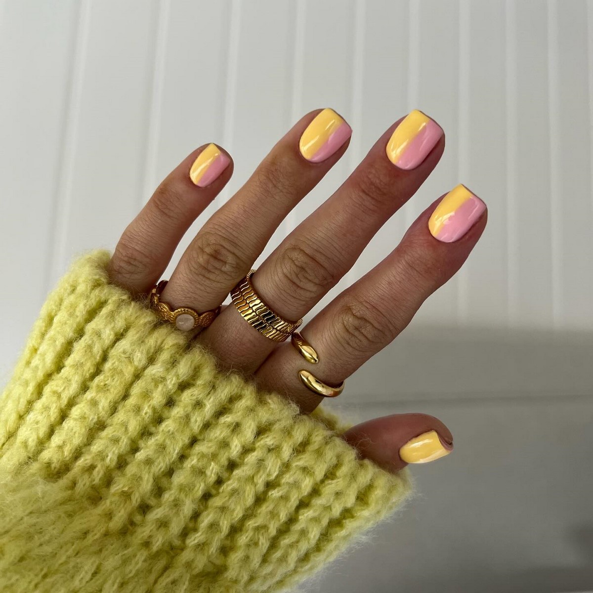 Двухцветный маникюр весной: сочетания, которые выглядят продуманно