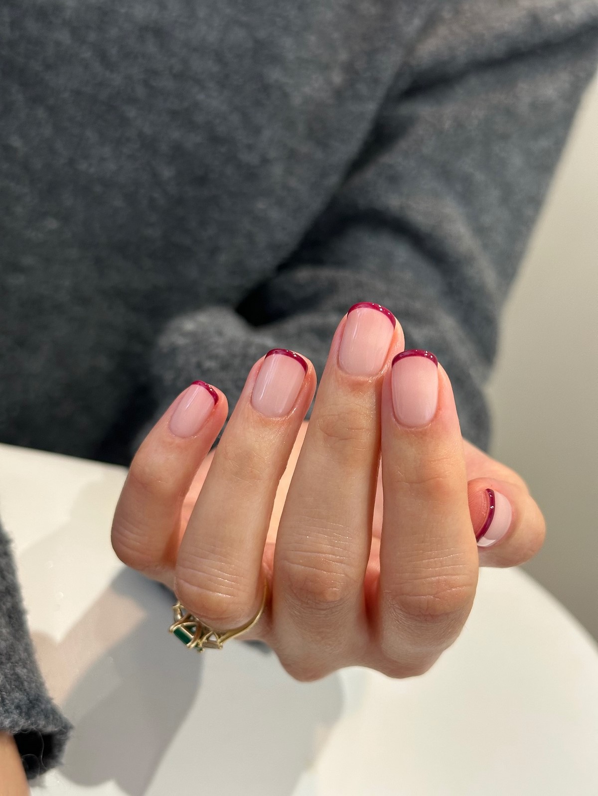 Френч для офиса: универсальный маникюр без лишнего декора