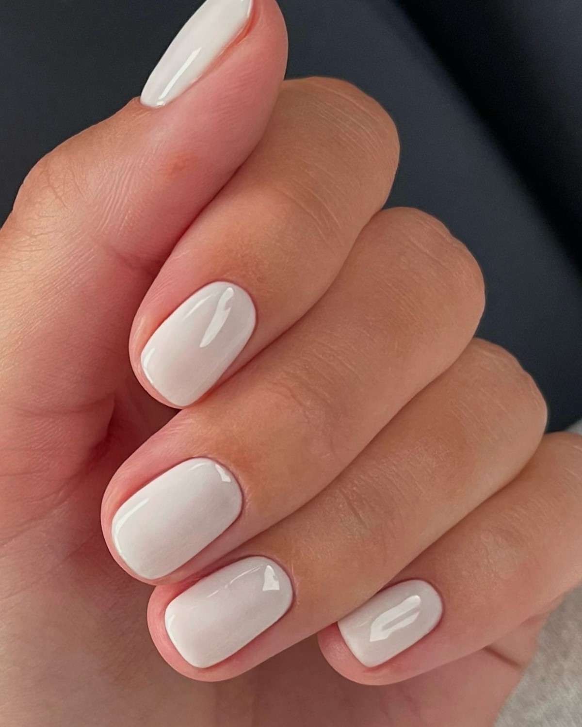 Короткие ногти этой весны: самый аккуратный маникюр, который подходит всем