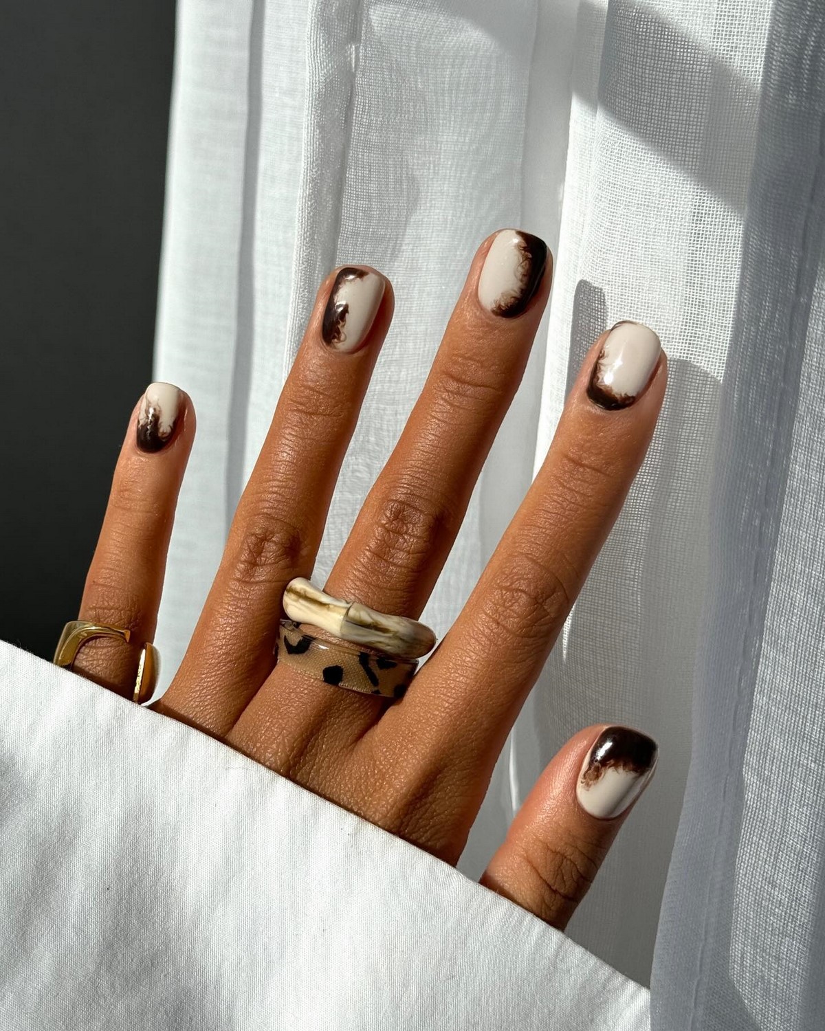 Двухцветный маникюр весной: сочетания, которые выглядят продуманно