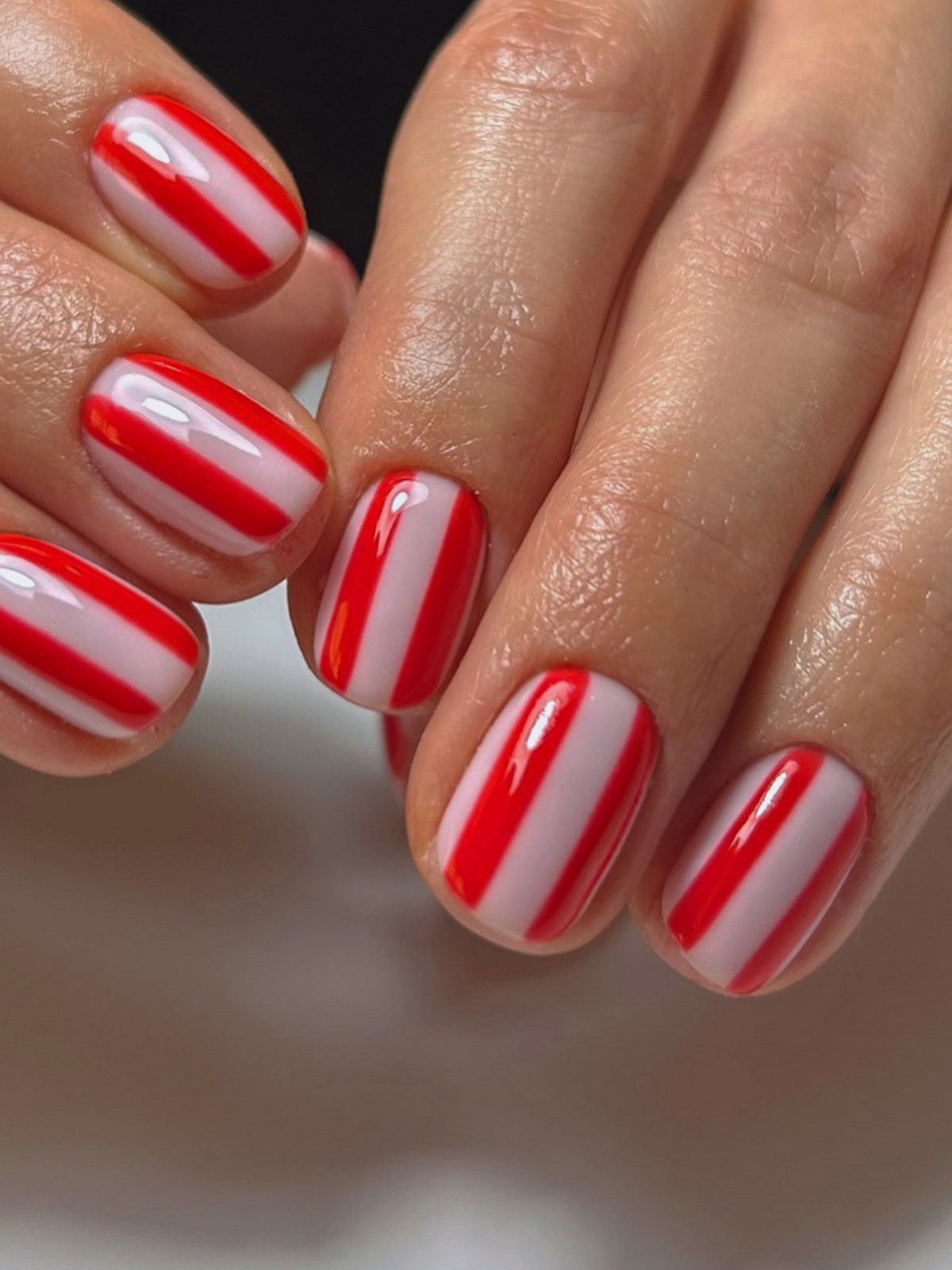 Двухцветный маникюр весной: сочетания, которые выглядят продуманно