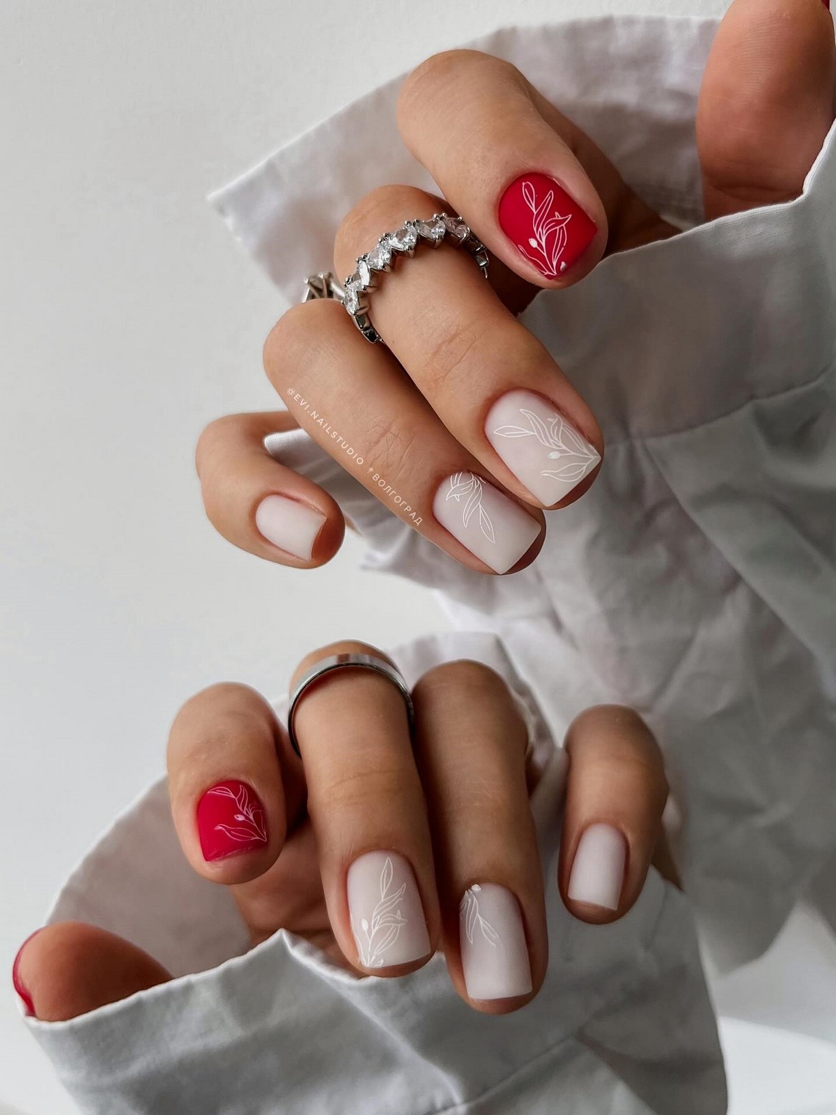 Двухцветный маникюр весной: сочетания, которые выглядят продуманно