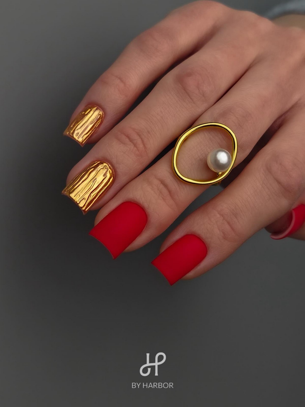 Двухцветный маникюр весной: сочетания, которые выглядят продуманно