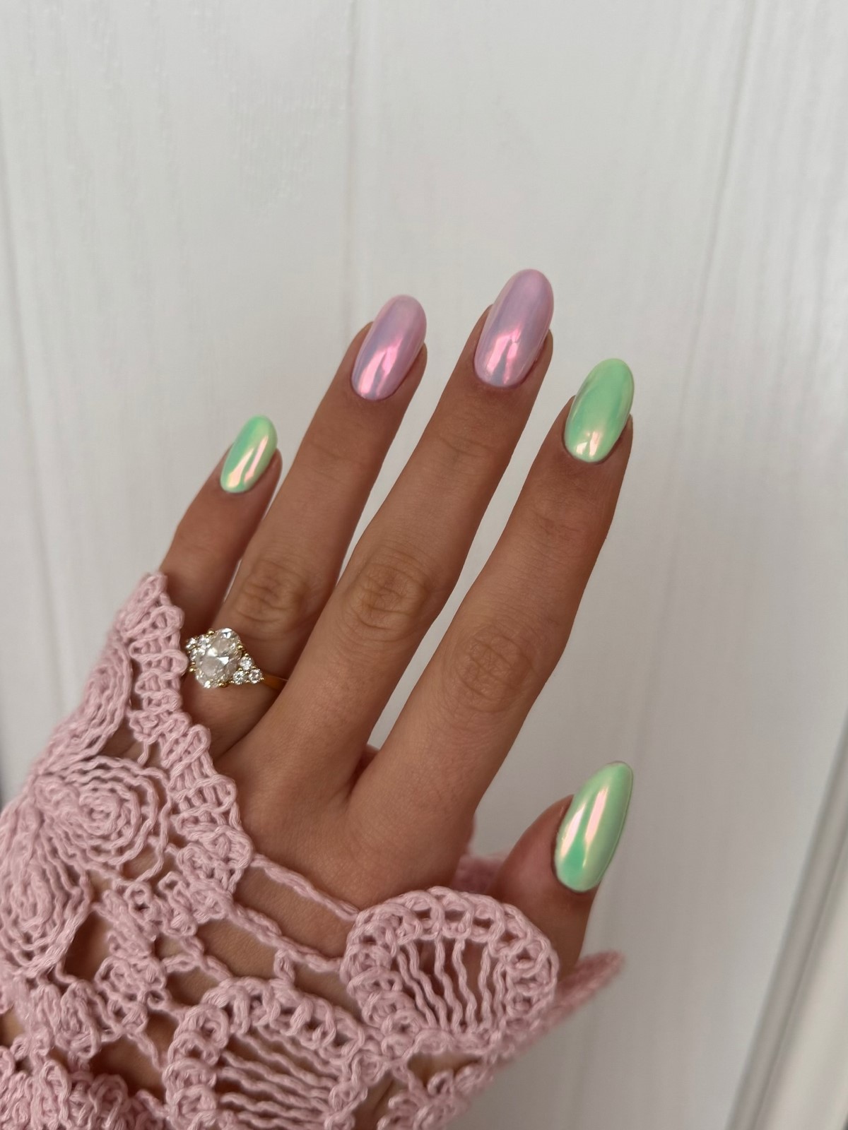 Двухцветный маникюр весной: сочетания, которые выглядят продуманно