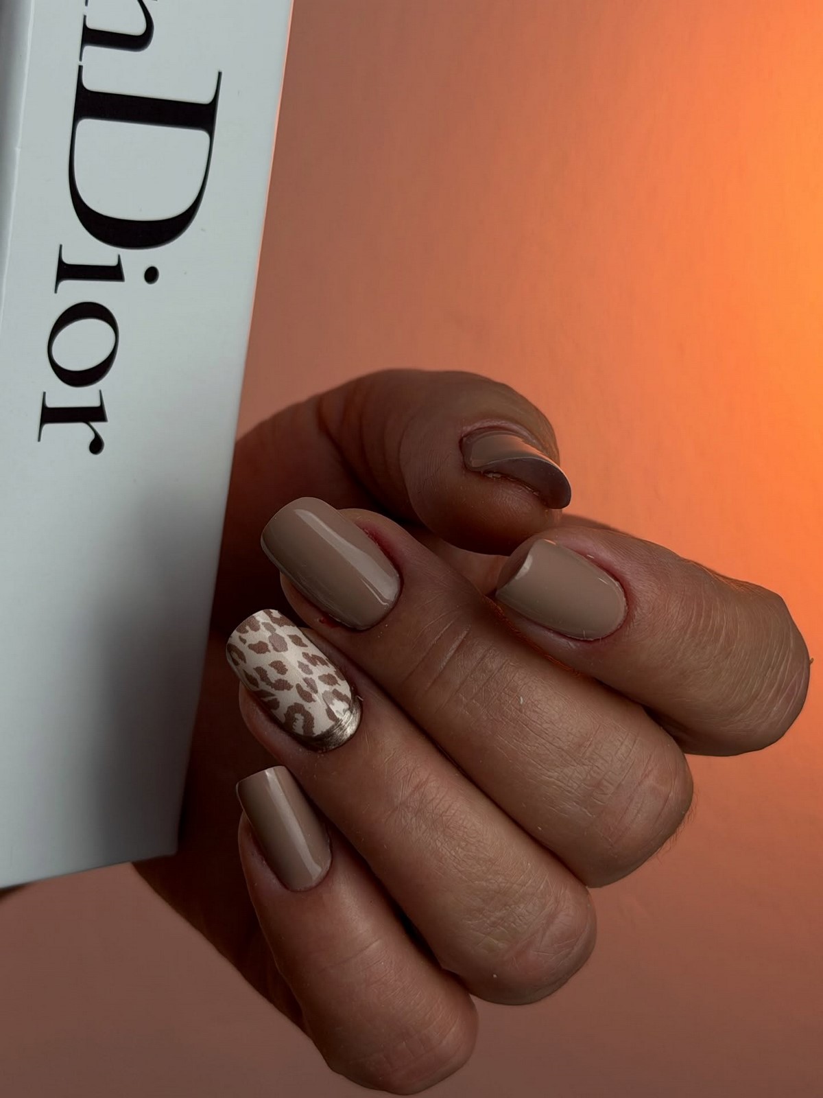 Двухцветный маникюр весной: сочетания, которые выглядят продуманно