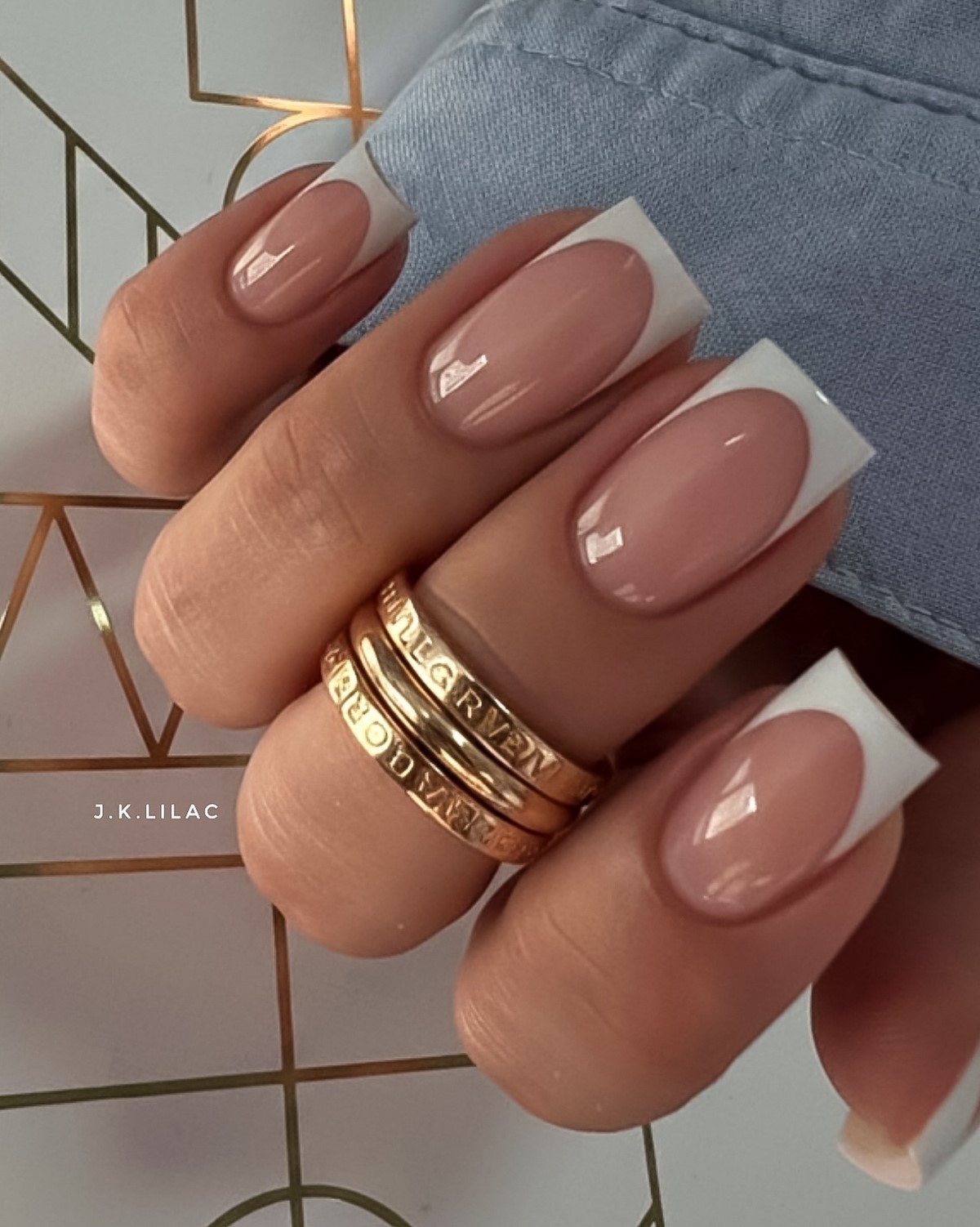 Френч для офиса: универсальный маникюр без лишнего декора