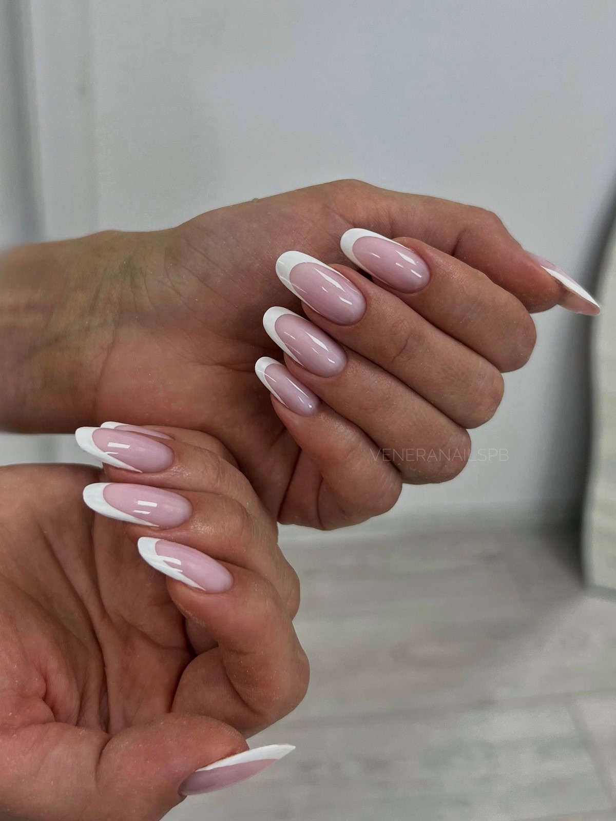 Френч для офиса: универсальный маникюр без лишнего декора