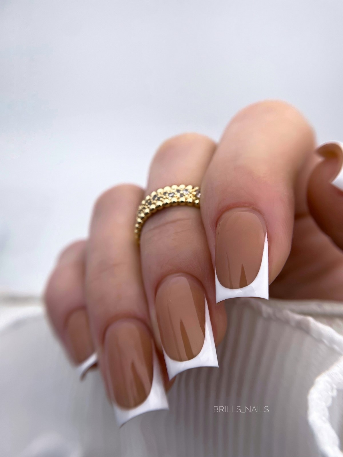 Френч для офиса: универсальный маникюр без лишнего декора