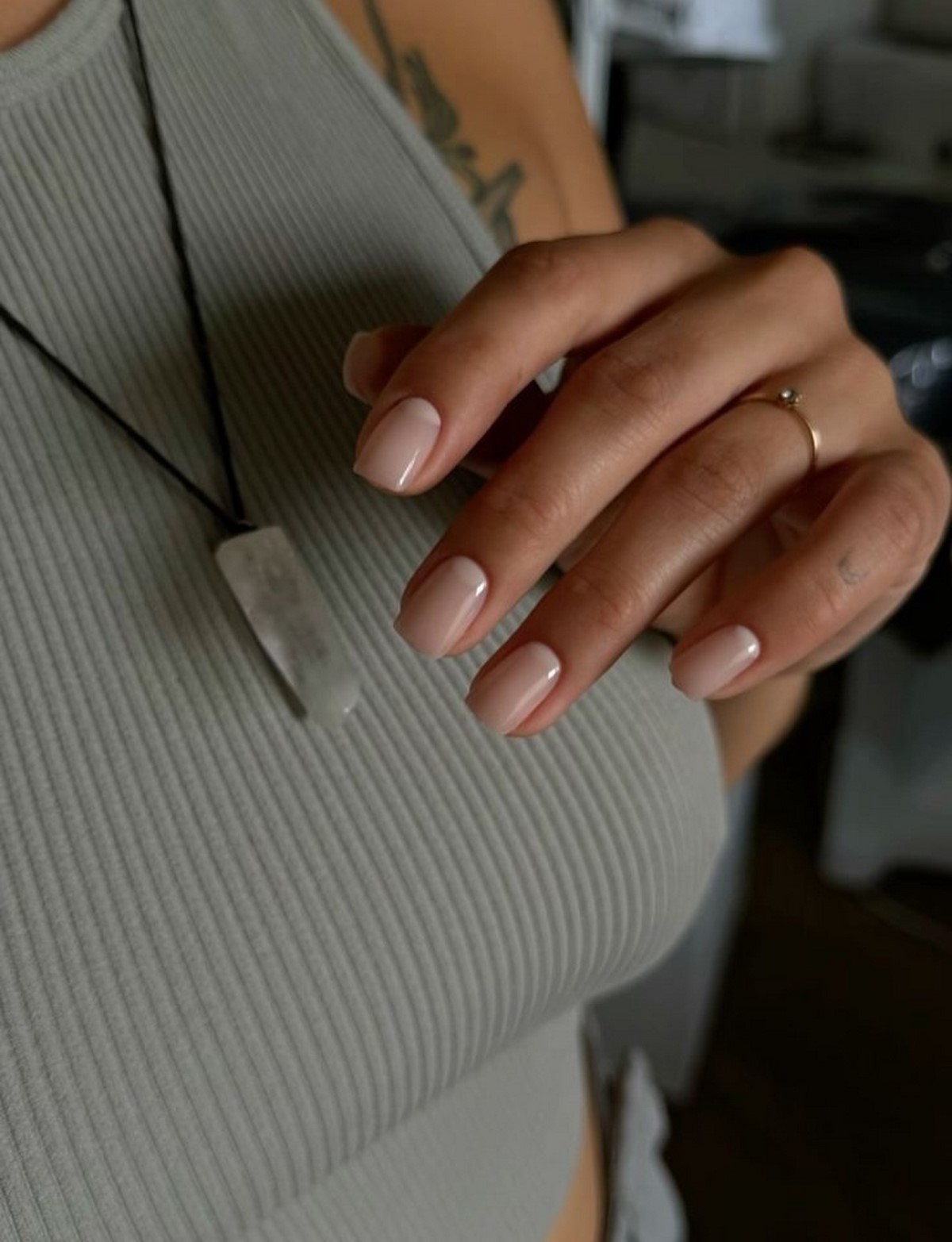 Короткие ногти этой весны: самый аккуратный маникюр, который подходит всем