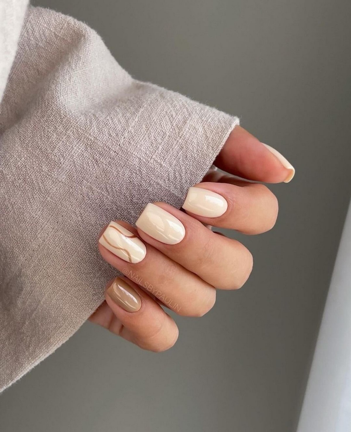 Короткие ногти этой весны: самый аккуратный маникюр, который подходит всем