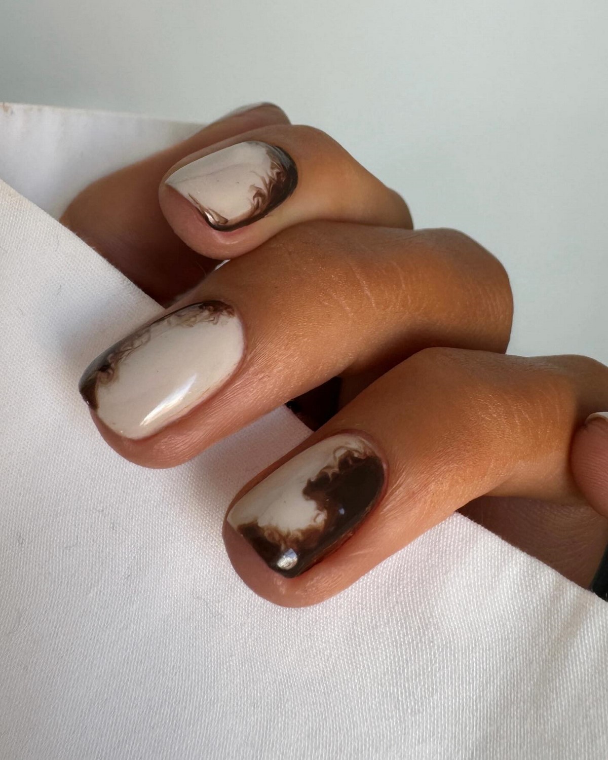 Короткие ногти этой весны: самый аккуратный маникюр, который подходит всем