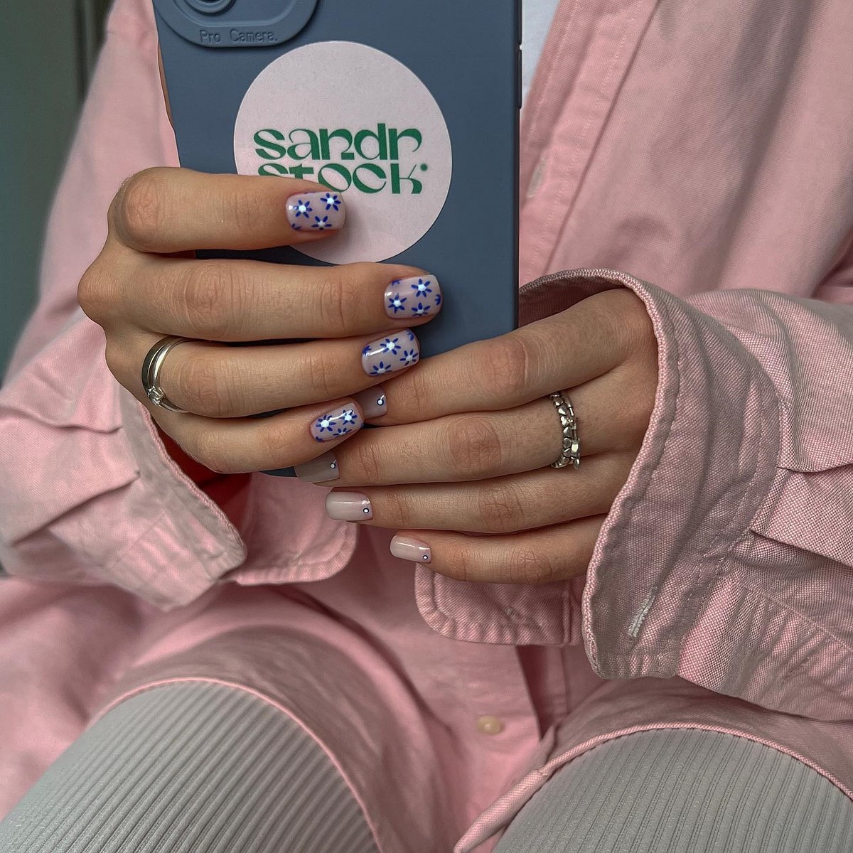 Короткие ногти этой весны: самый аккуратный маникюр, который подходит всем