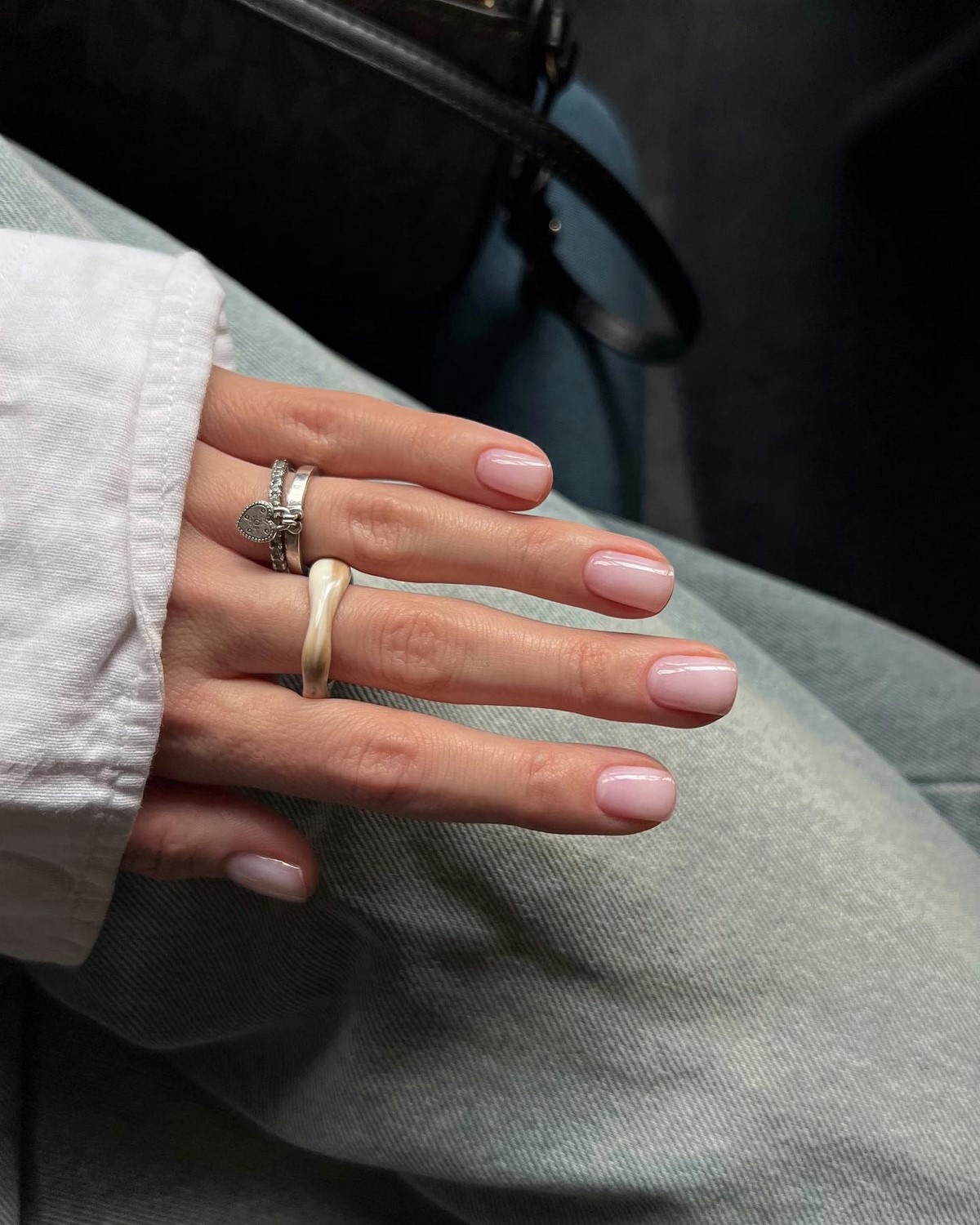 Короткие ногти этой весны: самый аккуратный маникюр, который подходит всем