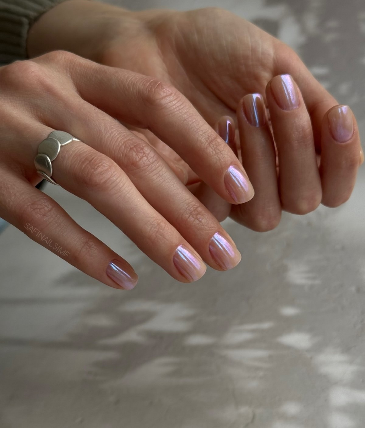 Короткие ногти этой весны: самый аккуратный маникюр, который подходит всем