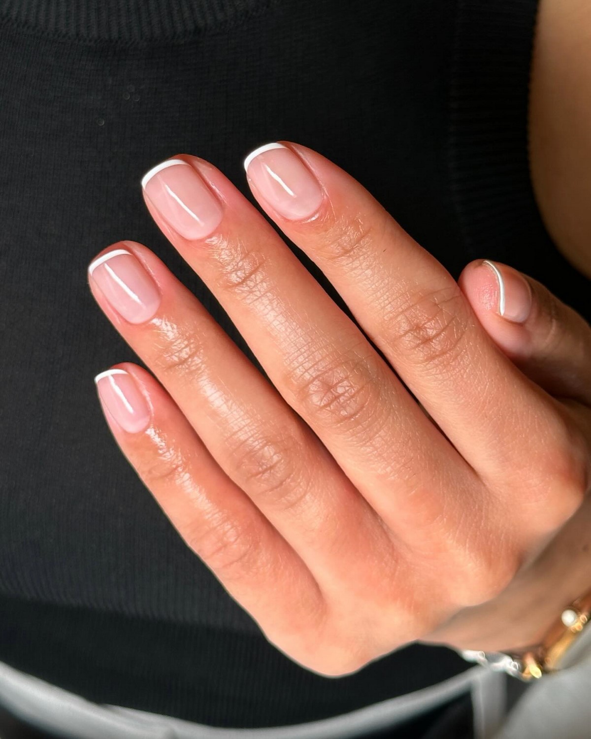 Короткие ногти этой весны: самый аккуратный маникюр, который подходит всем