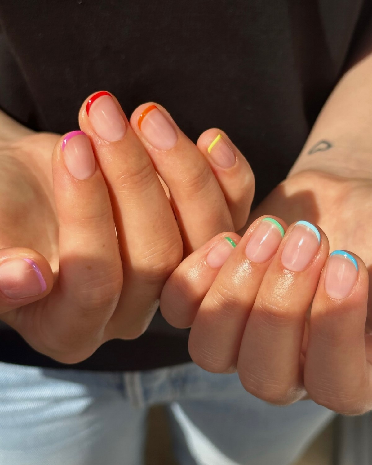 Короткие ногти этой весны: самый аккуратный маникюр, который подходит всем