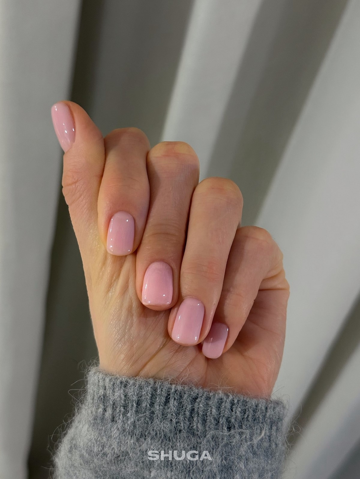 Короткие ногти этой весны: самый аккуратный маникюр, который подходит всем