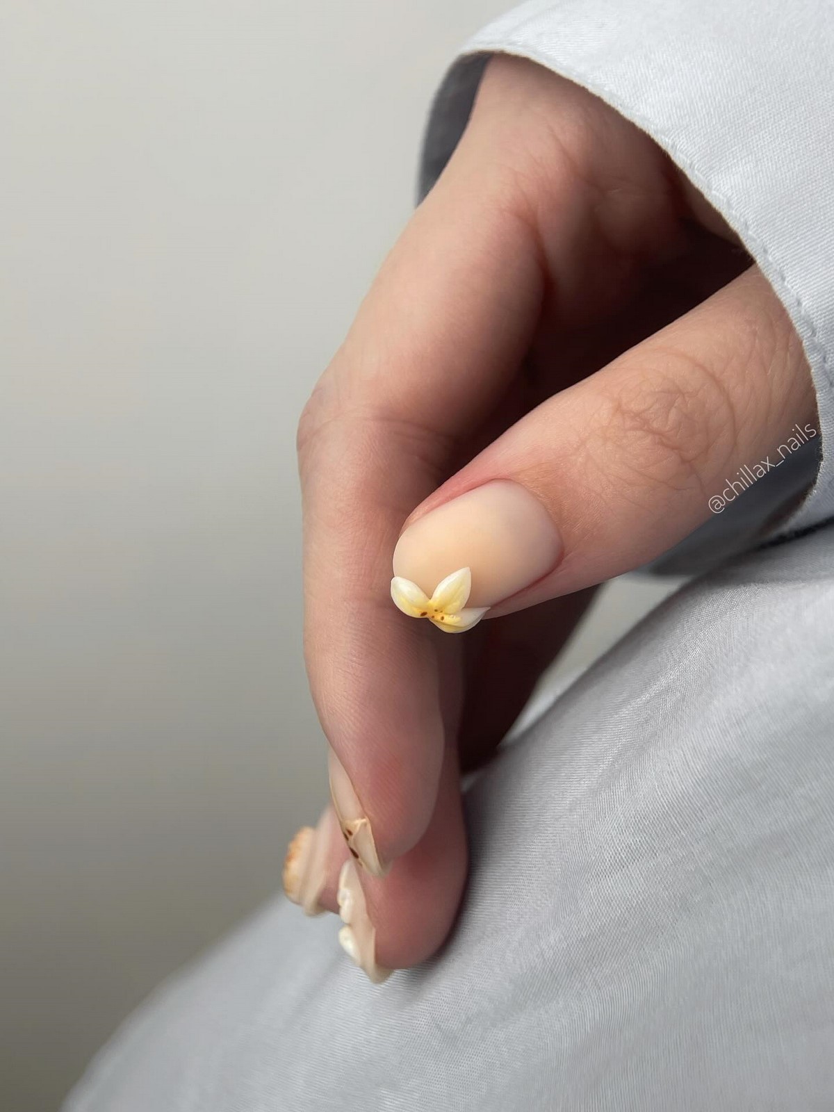 Какой маникюр выбрать сейчас, чтобы выглядеть уместно