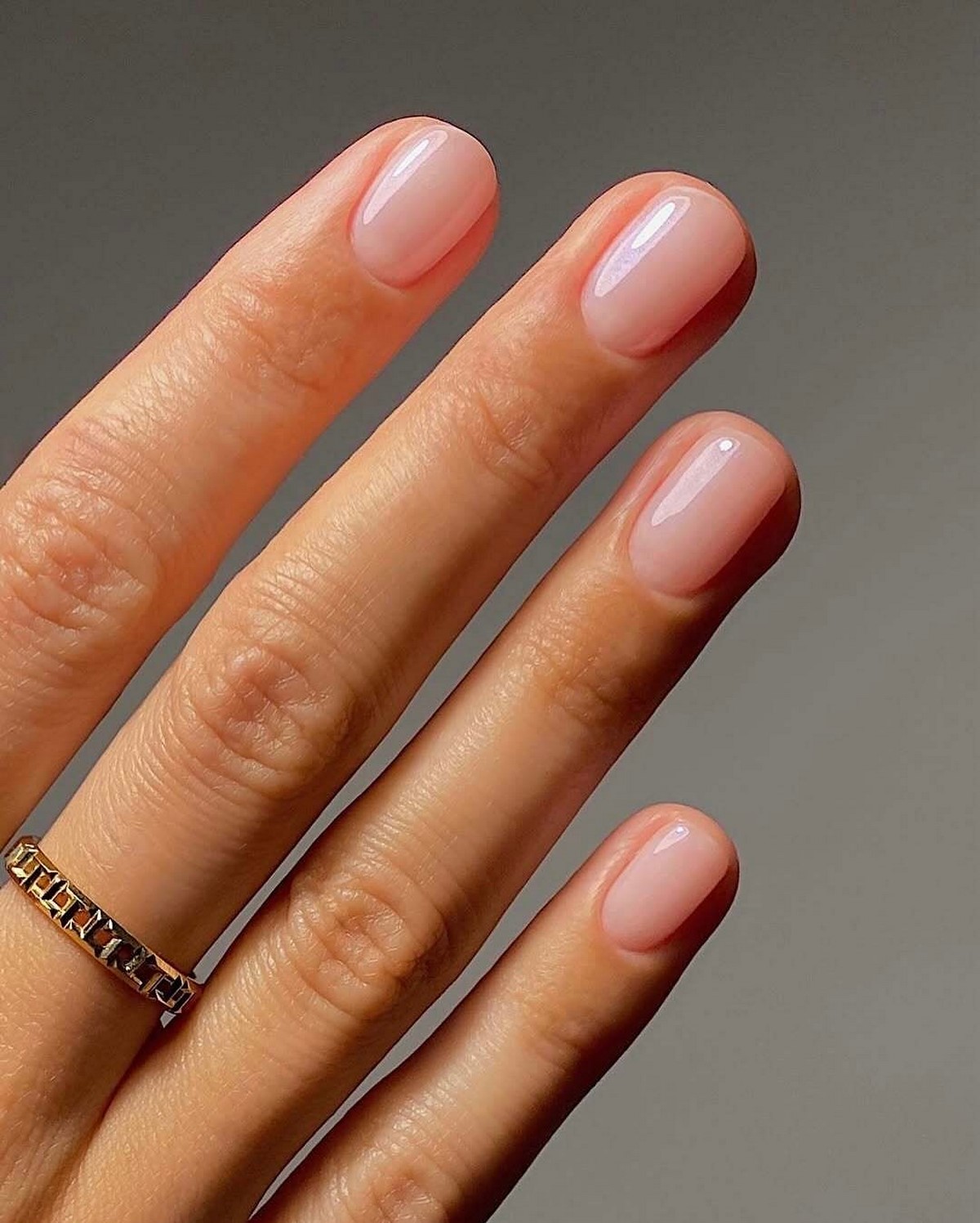 Какой маникюр выбрать сейчас, чтобы выглядеть уместно