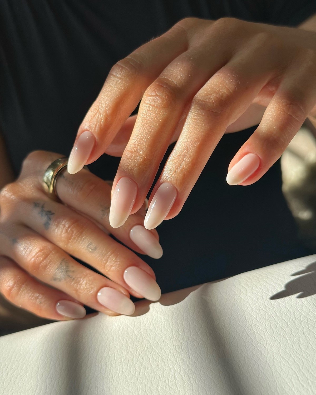 Маникюр и стиль: как подружить лак и гардероб без лишнего