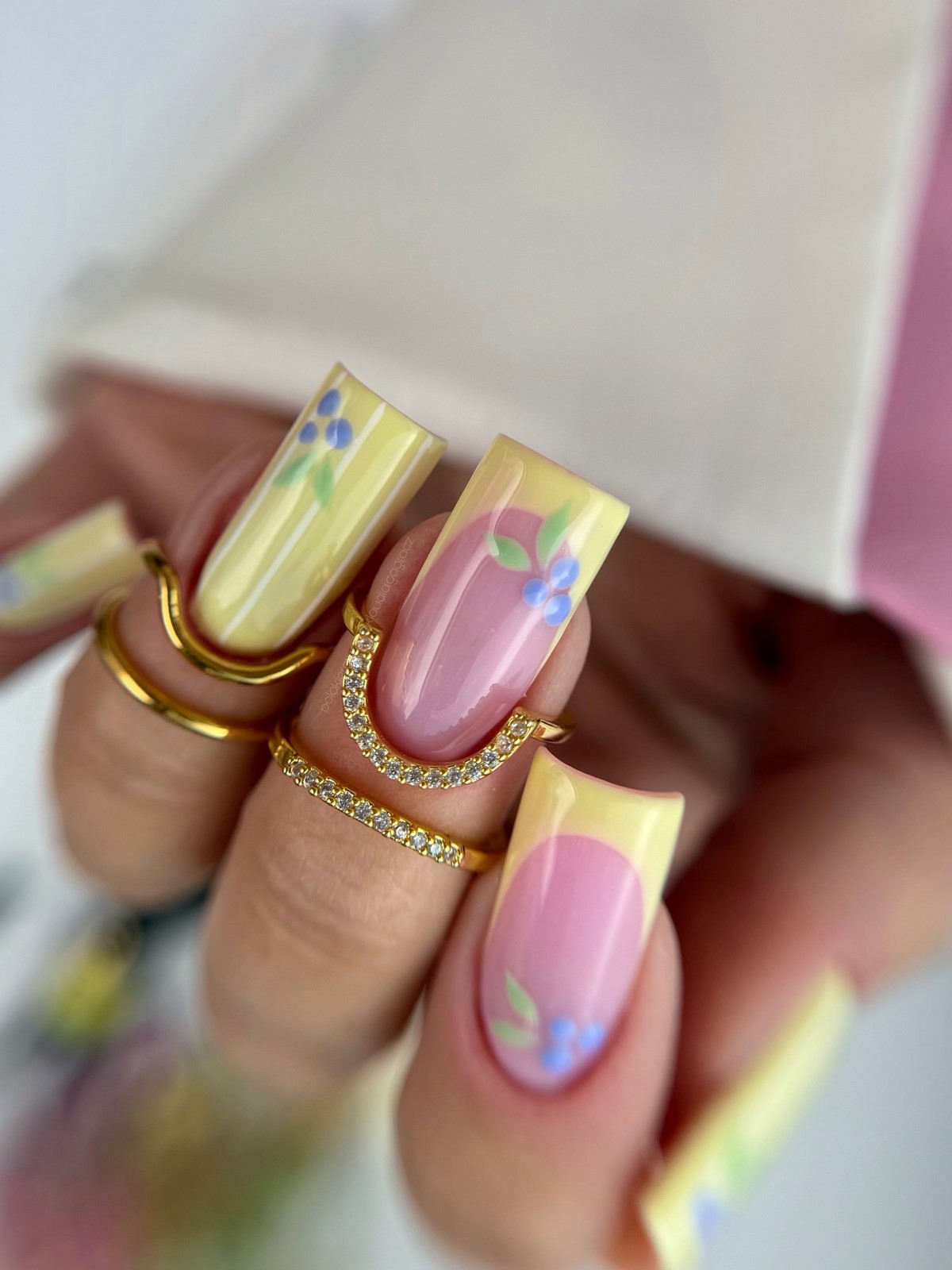 Квадратные ногти весны: форма, которая снова стала трендом