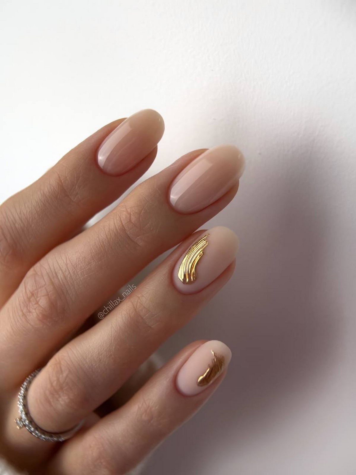 Овальные ногти весны: аккуратная форма, которая подходит почти всем